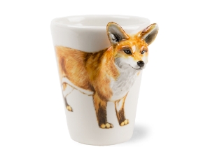 Ah, the cunning fox! Unmistakable with his pointy nose and famous bushy tail. This remarkable creature has adapted well to live alongside mankind and can often be seen in urban areas and cities. Lovingly presented on our Blue Witch ceramic.