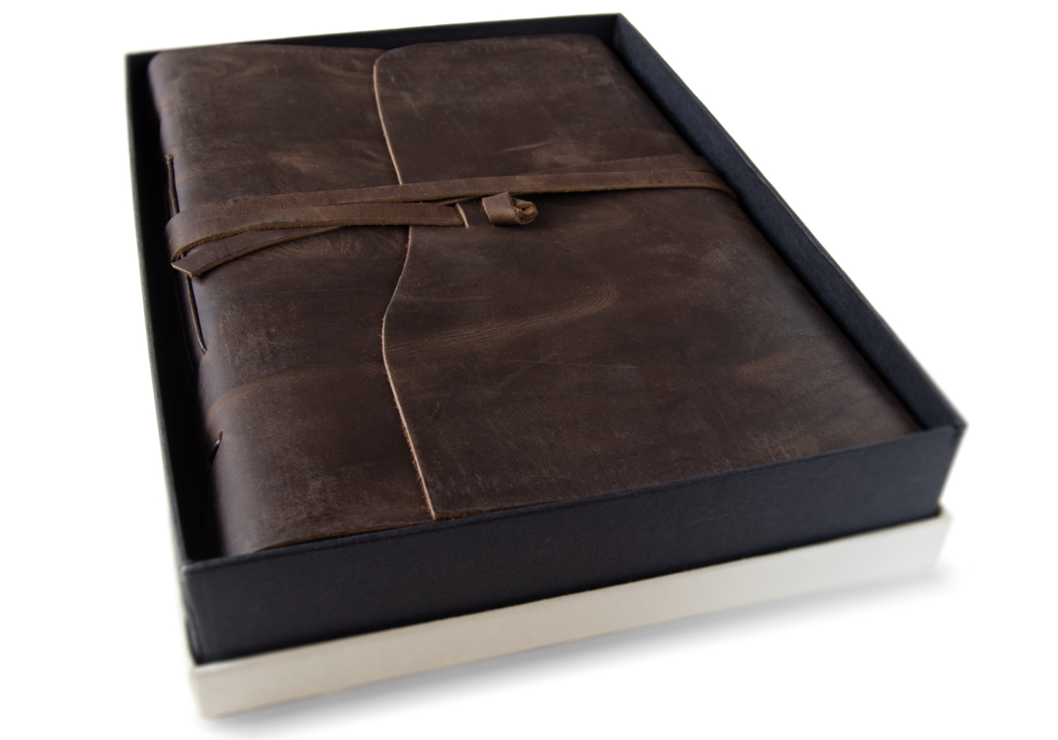 Each Enya Journal is unique. It is an eastern maverick that is big on character with a rustically raw style, featuring full-grain buffalo leather.Nothing is done to hide the scars and marks, twists and notches which are natural to the skin. Instead, they become a celebratory feature to reinvent the rules: Imperfection is the new perfection. A grounded character which is full of fantastic charisma. The Enya a soul mate for your adventures in life.