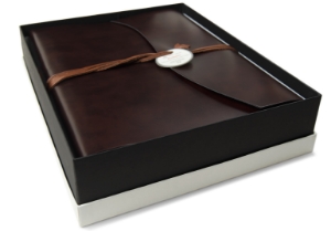 A very intelligent collection: The Romano Photo Album is supremely refined and redefined with natural recycled leather, specially created by professional Italian leather craftsmen. Employing advanced techniques, the environmental impact is much reduced. By using what is essentially a waste material it retains many of the properties and textures of regular leather without losing that wonderful natural leather smell. Uncompromised quality which is distinctive and is still a luxurious option. The leather has a glossy finish whilst still allowing for flexibility.