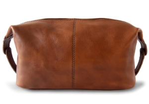 Designed for all your grooming needs. The splendid Marco Polo Italian luxury leather wash bag is handcrafted in Florence. This collection's main focal point is the quality of the leather, which is the best grade of full-grain leather hide. This matchless leather is painstakingly tanned by Italian leather craftsmen using the world’s most environmentally friendly tanning method which utilizes vegetable dyes. Completely natural and durable. A functional and practical option for transporting grooming essentials, making it the ideal companion for holidays, business trips, or a weekend away.