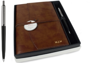 A very intelligent collection: The Romano Refillable Journal is supremely refined and redefined with natural recycled leather, specially created by professional Italian leather craftsmen. Employing advanced techniques, the environmental impact is much reduced. By using what is essentially a waste material it retains many of the properties and textures of regular leather without losing that wonderful natural leather smell. Uncompromised quality which is distinctive and is still a luxurious option. The leather has a glossy finish whilst still allowing for flexibility.