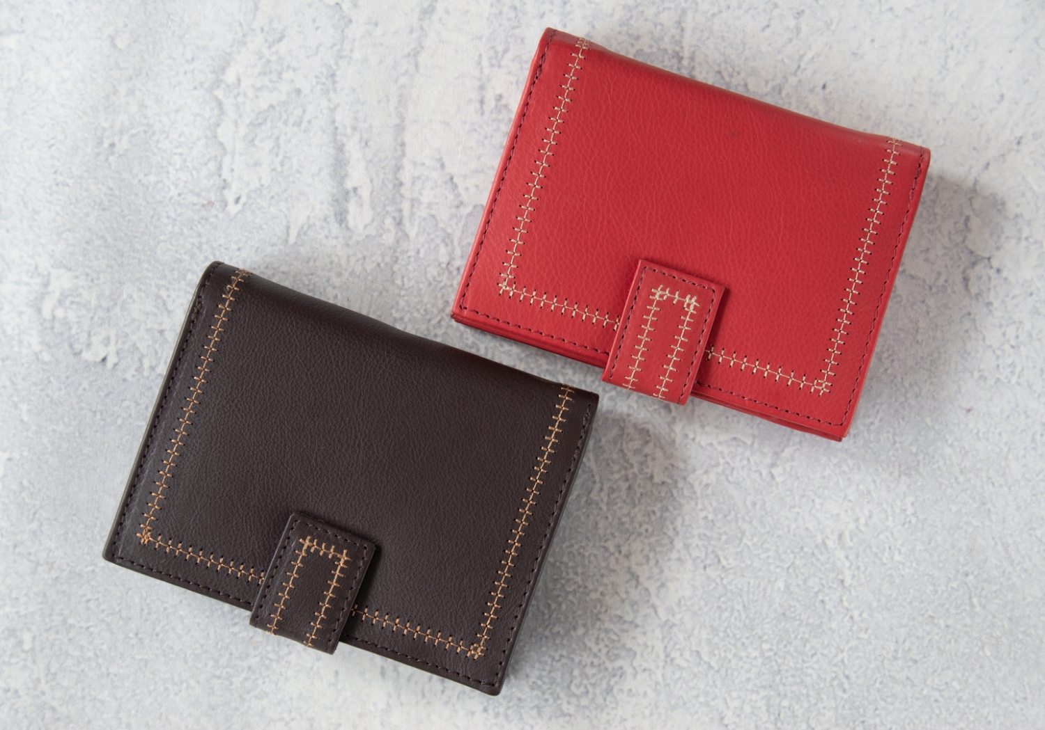Nina is an elegant collection of Italian-made accessories from small wallets and cosmetic bags to handbags and clutches. They are available in a luxurious choice of colors. The perfect companion to carry wherever you go.