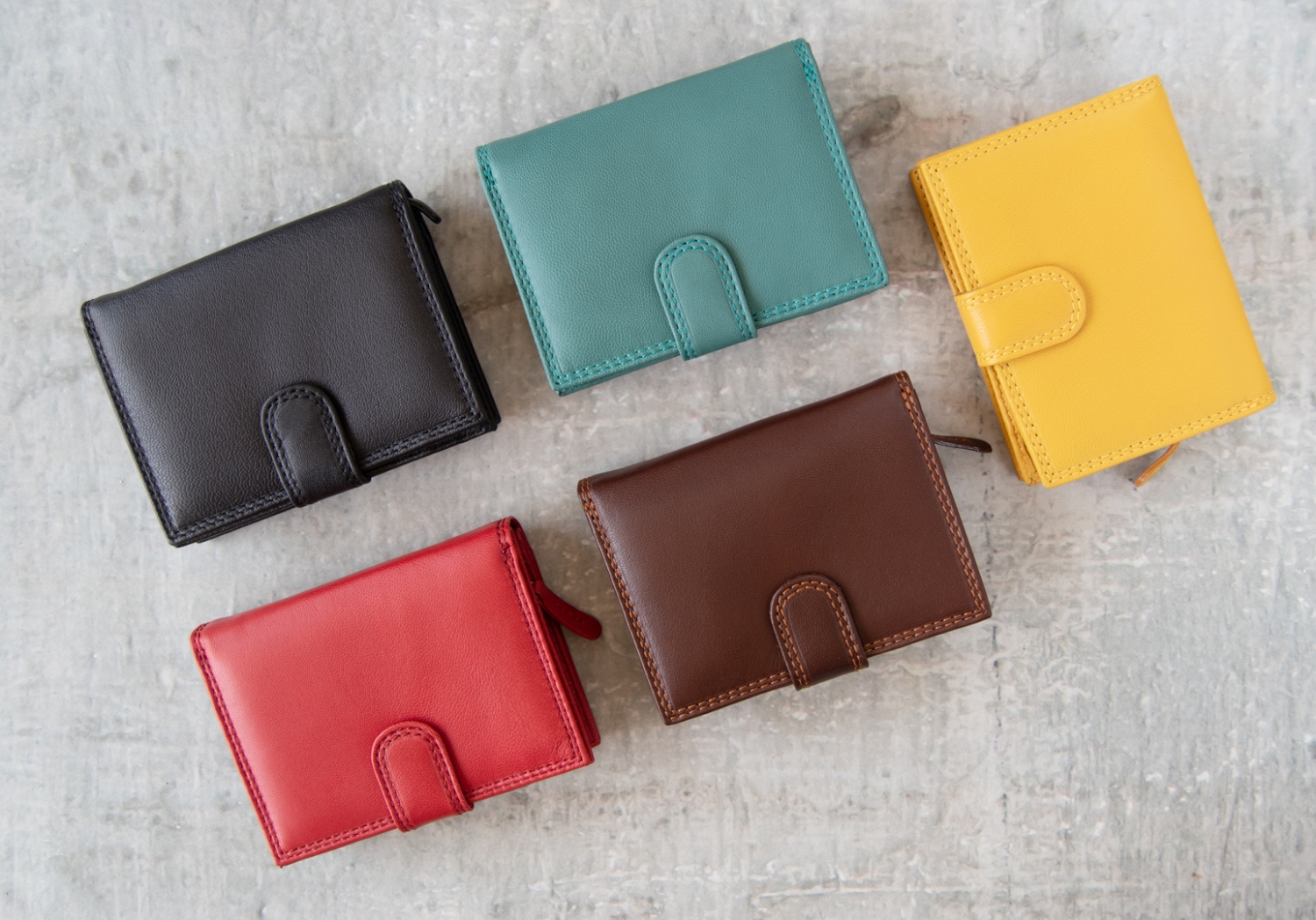Nina is an elegant collection of Italian-made accessories from small wallets and cosmetic bags to handbags and clutches. They are available in a luxurious choice of colors. The perfect companion to carry wherever you go.