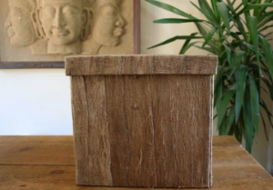 A simple yet sophisticated design. The rustic Bark Keepsake Box is created by Mother Nature herself and it will transport your senses to the great outdoors.The unique form and pattern of the natural bark is combined with our artisans' expertise to enhance this exciting tactile and sensory experience. Highlighting its own uniqueness, the outstanding design has become one of our most enchanting collections of all time.