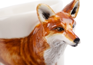 Ah, the cunning fox! Unmistakable with his pointy nose and famous bushy tail. This remarkable creature has adapted well to live alongside mankind and can often be seen in urban areas and cities. Lovingly presented on our Blue Witch ceramic.