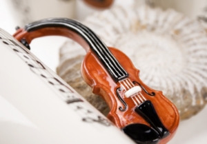 An exquisite ceramic Coffee Mug by Blue Witch. Sometimes referred to as the fiddle, the Violin has four strings and is the smallest member of the violin family. The word violin actually comes from the Latin 'vitula' which literally means stringed instrument.