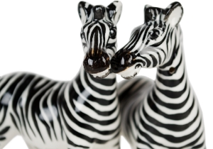 The Zebra is such a distinctive looking beast with its stunning black and white stripes. They are closely related to the horse, but unlike his cousin likes to wear his mane in a fetching Mohican! Strikingly beautiful on our Blue Witch ceramic.