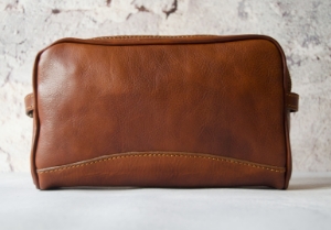 Designed for all your grooming needs. The splendid Marco Polo Italian luxury leather wash bag is handcrafted in Florence. This collection's main focal point is the quality of the leather, which is the best grade of full-grain leather hide. This matchless leather is painstakingly tanned by Italian leather craftsmen using the world’s most environmentally friendly tanning method which utilizes vegetable dyes. Completely natural and durable. A functional and practical option for transporting grooming essentials, making it the ideal companion for holidays, business trips, or a weekend away.