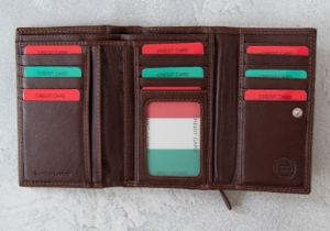 Nina is an elegant collection of Italian-made accessories from small wallets and cosmetic bags to handbags and clutches. They are available in a luxurious choice of colors. The perfect companion to carry wherever you go.