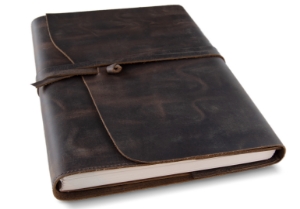 Each Enya Refillable Journal is unique. It is an eastern maverick that is big on character with a rustically raw style, featuring full-grain buffalo leather.Nothing is done to hide the scars and marks, twists and notches which are natural to the skin. Instead, they become a celebratory feature to reinvent the rules: Imperfection is the new perfection. A grounded character which is full of fantastic charisma. The Enya a soul mate for your adventures in life.