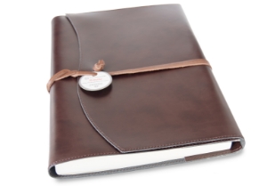 A very intelligent collection: The Romano Refillable Journal is supremely refined and redefined with natural recycled leather, specially created by professional Italian leather craftsmen. Employing advanced techniques, the environmental impact is much reduced. By using what is essentially a waste material it retains many of the properties and textures of regular leather without losing that wonderful natural leather smell. Uncompromised quality which is distinctive and is still a luxurious option. The leather has a glossy finish whilst still allowing for flexibility.