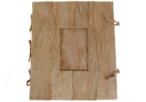 A simple yet sophisticated design. The rustic Bark Photo Album is created by Mother Nature herself and it will transport your senses to the great outdoors.The unique form and pattern of the natural bark is combined with our artisans' expertise to enhance this exciting tactile and sensory experience. Highlighting its own uniqueness, the outstanding design has become one of our most enchanting collections of all time.