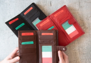 Nina is an elegant collection of Italian-made accessories from small wallets and cosmetic bags to handbags and clutches. They are available in a luxurious choice of colors. The perfect companion to carry wherever you go.