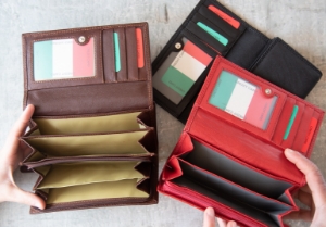 Nina is an elegant collection of Italian-made accessories from small wallets and cosmetic bags to handbags and clutches. They are available in a luxurious choice of colors. The perfect companion to carry wherever you go.