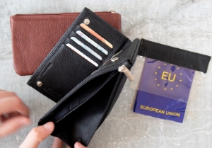 Nina is an elegant collection of Italian-made accessories from small wallets and cosmetic bags to handbags and clutches. They are available in a luxurious choice of colors. The perfect companion to carry wherever you go.
