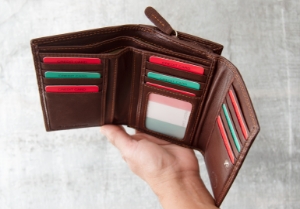 Nina is an elegant collection of Italian-made accessories from small wallets and cosmetic bags to handbags and clutches. They are available in a luxurious choice of colors. The perfect companion to carry wherever you go.