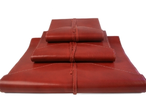 Sophistication incarnate applied with the innovation of Italian proficiency. The Tudor Journal is a paragon of perfection. An exquisite synergy of the finest Italian full-grain leather hides, renowned as matchless in quality, and an extraordinary pioneering vegetable tanning process. This tanning technique is the world’s most environmentally friendly tanning method allowing the leather’s unique characteristics and natural lustre to be maintained whilst ensuring the leather ages superbly.Edged with finely stitched detailing with an exposed leather lining meaning only meticulous tailoring runs through every last stitch. Exquisitely constructed with an envelope wrap design. The beauty is in the details making the Tudor Journal truly worth to own.