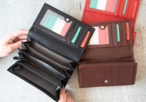 Nina is an elegant collection of Italian-made accessories from small wallets and cosmetic bags to handbags and clutches. They are available in a luxurious choice of colors. The perfect companion to carry wherever you go.